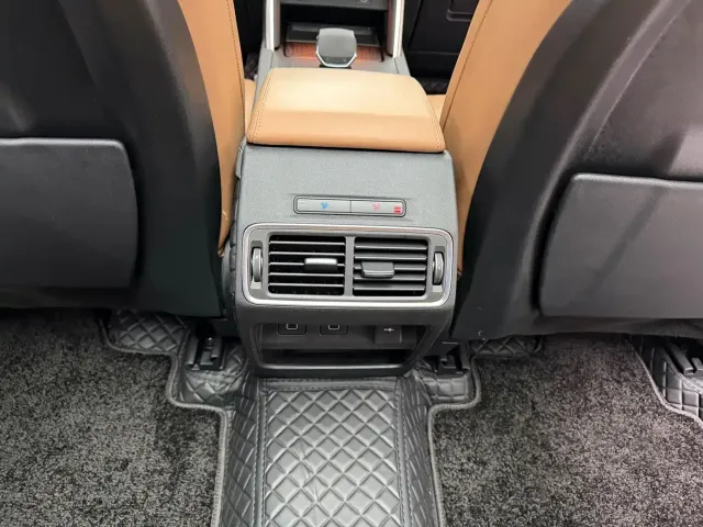 Land Rover Discovery Sport — Фото автомобиля 16
