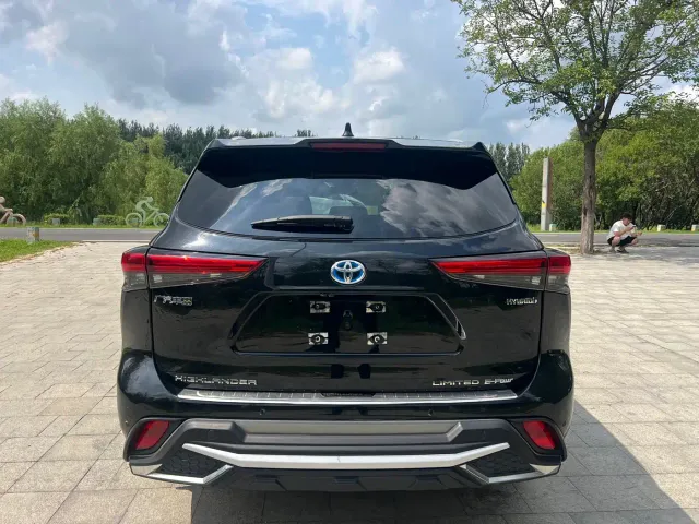 Toyota Highlander — Фото автомобиля 8