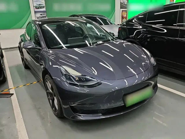Tesla Model 3 — Фото автомобиля 3