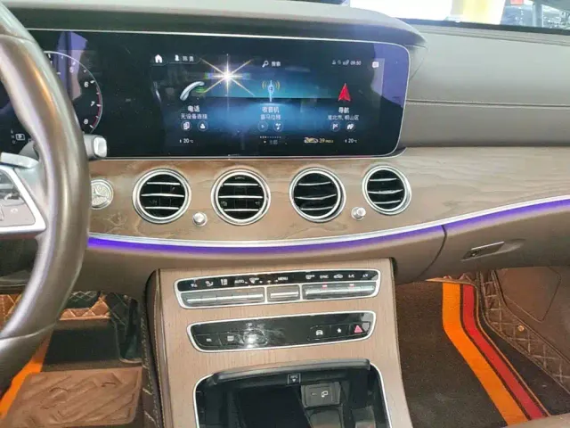 Mercedes-Benz E-Class — Фото автомобиля 12