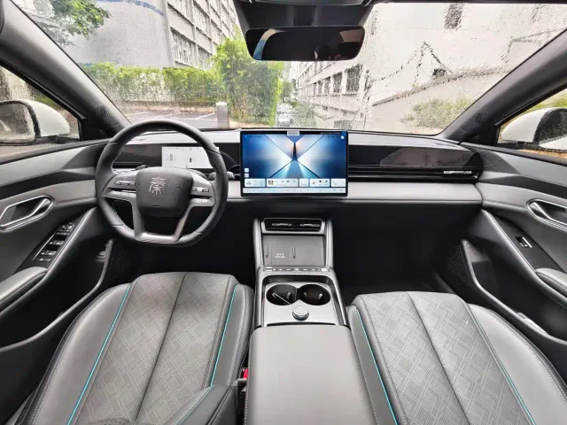 BYD Qin L — Фото автомобиля 12