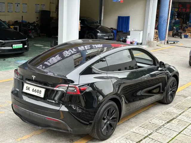 Tesla Model Y — Фото автомобиля 7