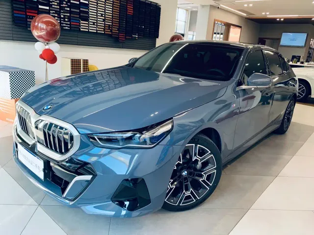 Фотография автомобиля — BMW 5 Series