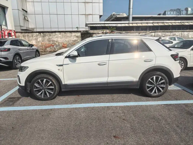 Volkswagen T-Roc — Фото автомобиля 3