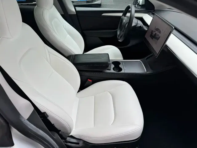 Tesla Model Y — Фото автомобиля 8