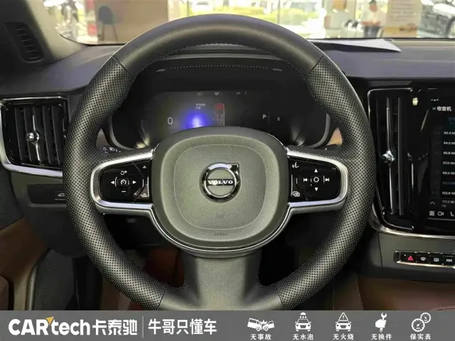 Volvo Volvo S90 2023 B5 Intelligent Comfort Luxury Edition — Фото автомобиля 23