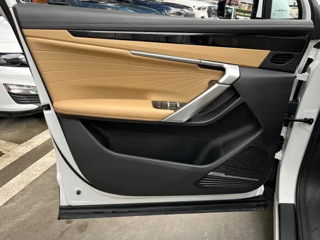 Geely Boyue L — Фото автомобиля 8