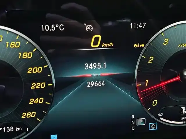Mercedes-Benz E-Class — Фото автомобиля 12