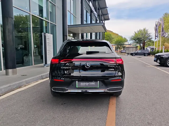 Mercedes-Benz EQE SUV — Фото автомобиля 9