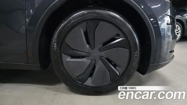 Tesla Model Y — Фото автомобиля 5