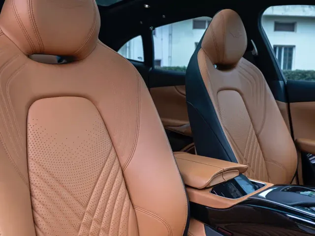 Aston Martin DBX — Фото автомобиля 21