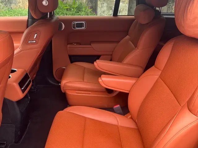 Li Auto L8 — Фото автомобиля 14