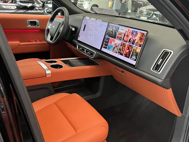 Li Auto L8 — Фото автомобиля 5