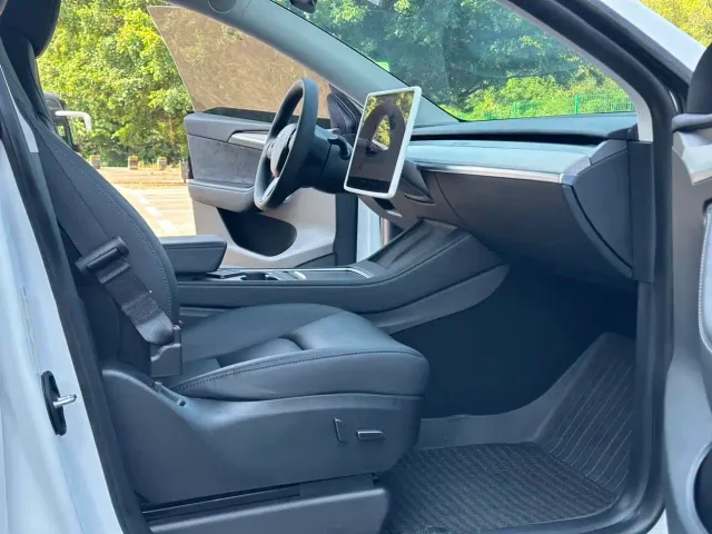 Tesla Model Y — Фото автомобиля 7