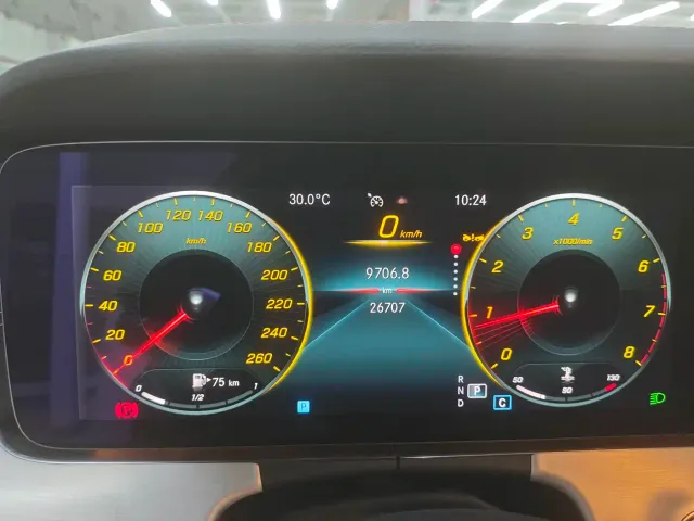 Mercedes-Benz E-Class — Фото автомобиля 9