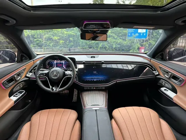 Mercedes-Benz E-Class — Фото автомобиля 4