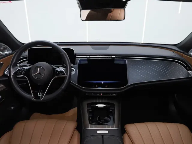 Mercedes-Benz E-Class — Фото автомобиля 22
