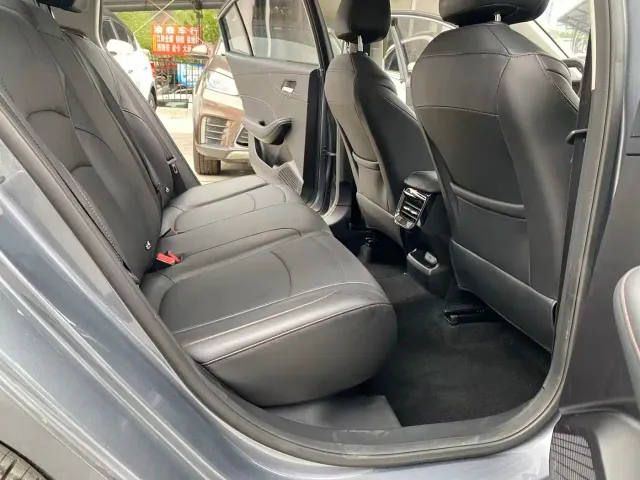 Roewe i5 — Фото автомобиля 12