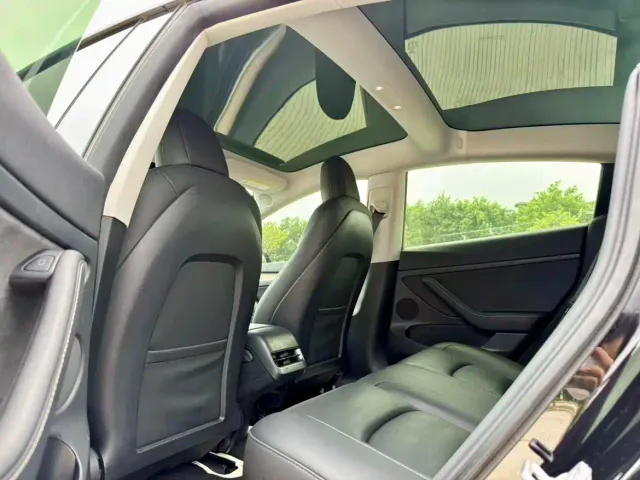 Tesla Model 3 — Фото автомобиля 13