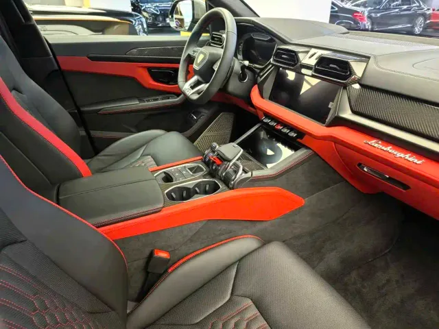 Lamborghini Urus — Фото автомобиля 13