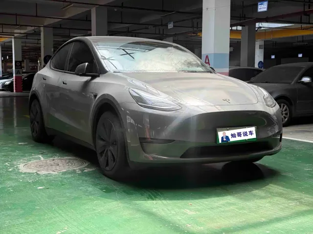 Tesla Model Y — Фото автомобиля 3