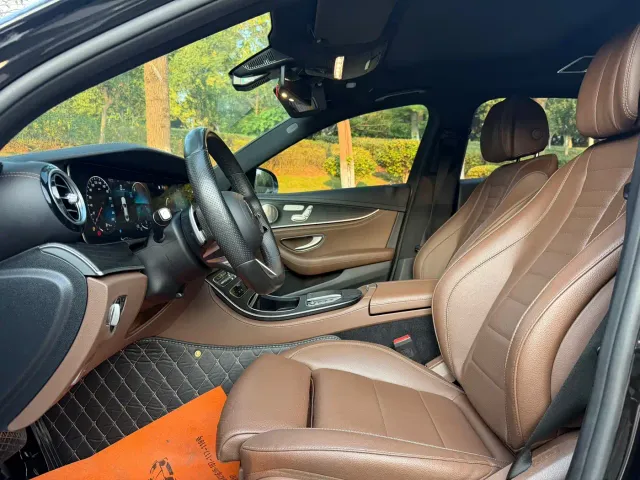 Mercedes-Benz E-Class — Фото автомобиля 4