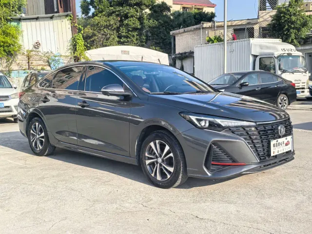 Changan Eado — Фото автомобиля 3