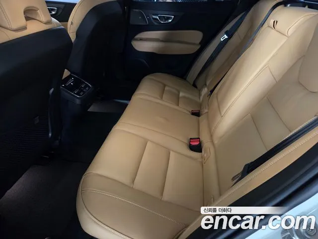 Volvo V60 — Фото автомобиля 11