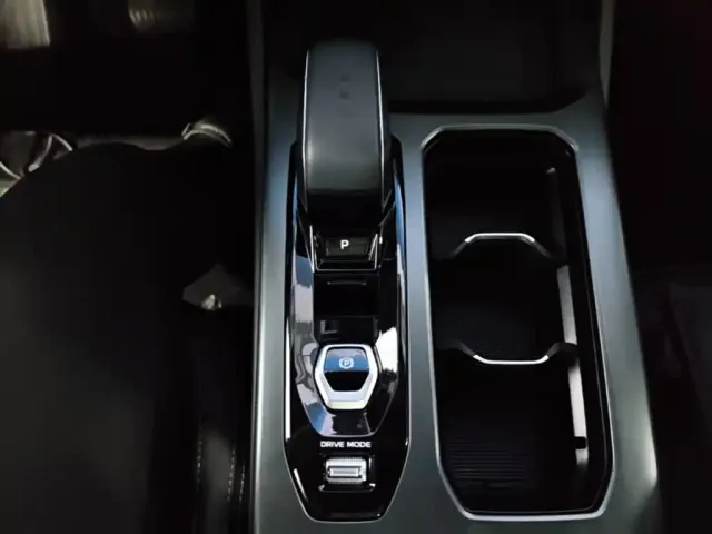 Geely Haoyue L 2023 2.0T DCT Premium Model — Фото автомобиля 9