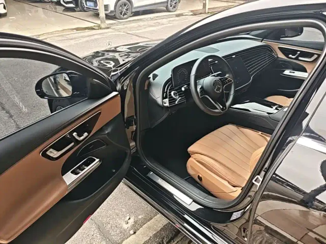 Mercedes-Benz E-Class — Фото автомобиля 15