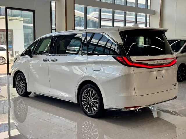 Lexus Lexus LM 2023 500h 6-Seater Prestige Edition — Фото автомобиля 18