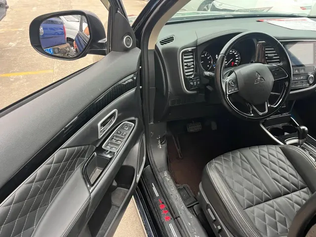 Mitsubishi Outlander — Фото автомобиля 14