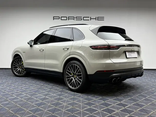 Porsche Cayenne — Фото автомобиля 7