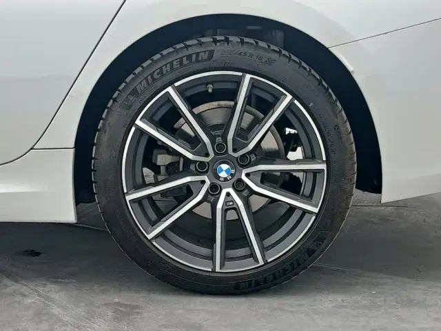 BMW 3 Series — Фото автомобиля 11