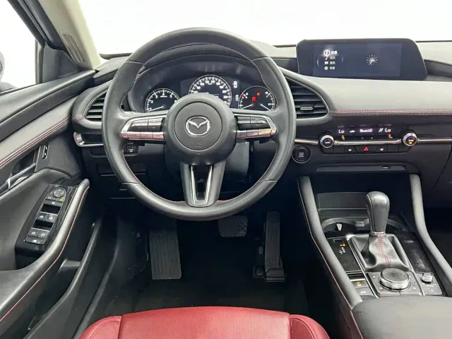 Mazda Axela — Фото автомобиля 17