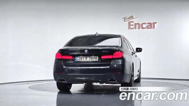 BMW 5-Series 5 серия (G30) 530i xDrive M Sport — Фото автомобиля 4