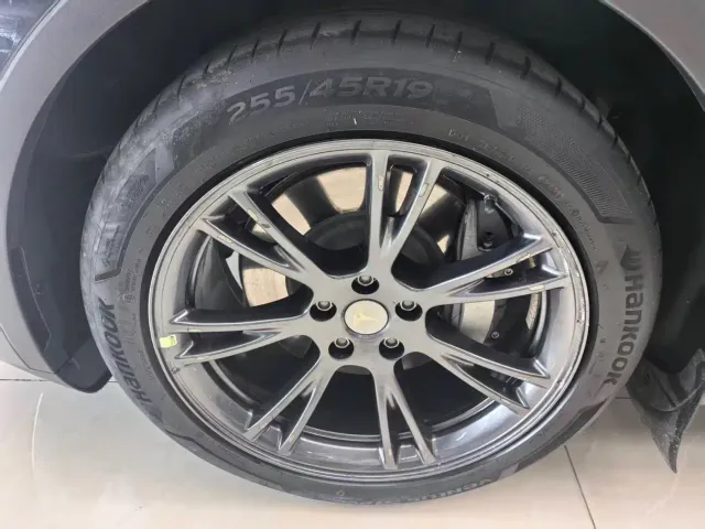 Tesla Model Y — Фото автомобиля 7