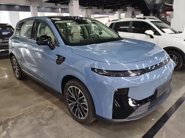 Leapmotor B10 — Фото автомобиля 3