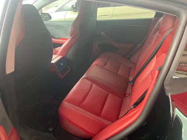 Tesla Model 3 — Фото автомобиля 5