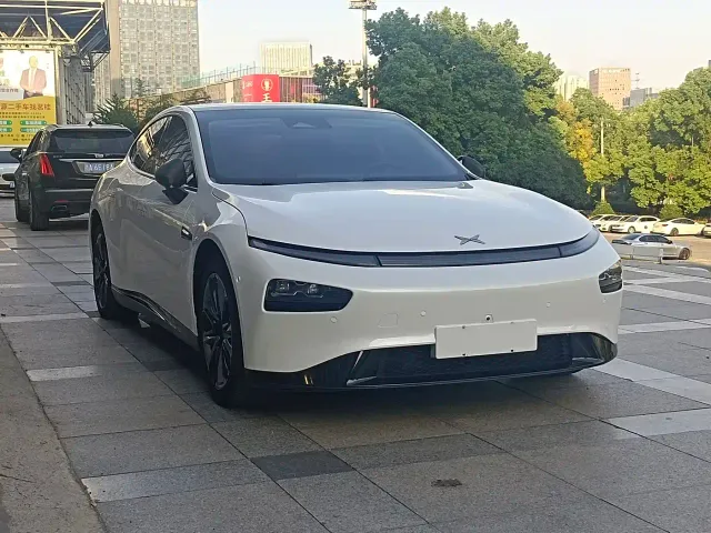 Xpeng P7 — Фото автомобиля 3