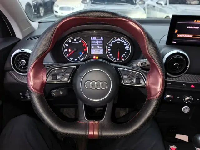 Audi Q2L — Фото автомобиля 10