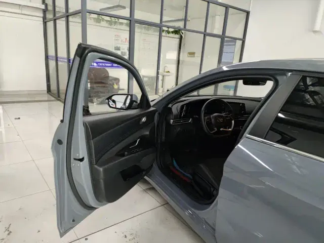 Hyundai Elantra — Фото автомобиля 5