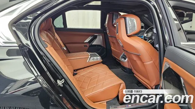 BMW i7 G70 — Фото автомобиля 17