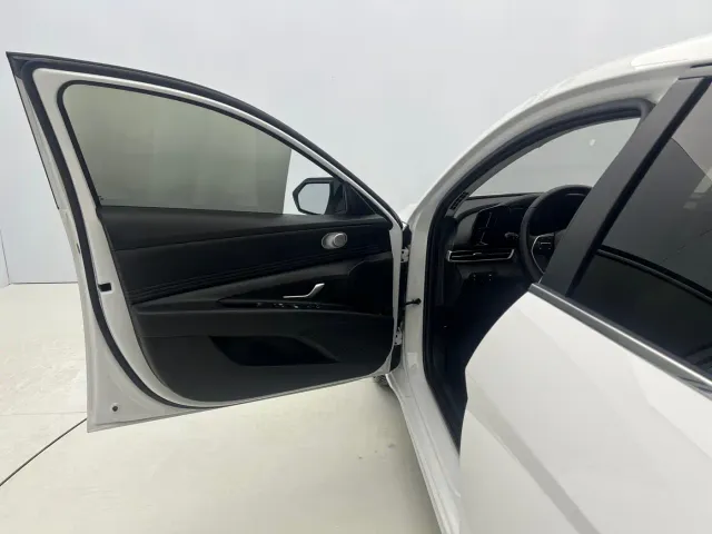 Hyundai Elantra — Фото автомобиля 21