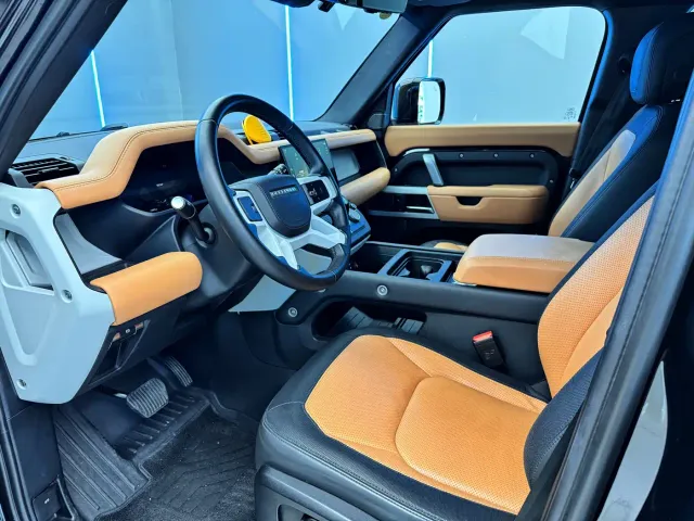 Land Rover Defender — Фото автомобиля 10