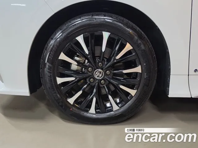 Toyota Alphard — Фото автомобиля 8