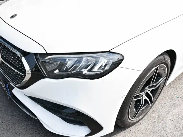 Mercedes-Benz E-Class — Фото автомобиля 3
