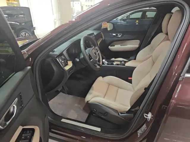 Volvo XC60 — Фото автомобиля 15