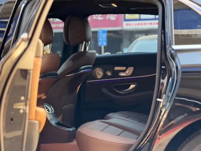 Mercedes-Benz E-Class — Фото автомобиля 12