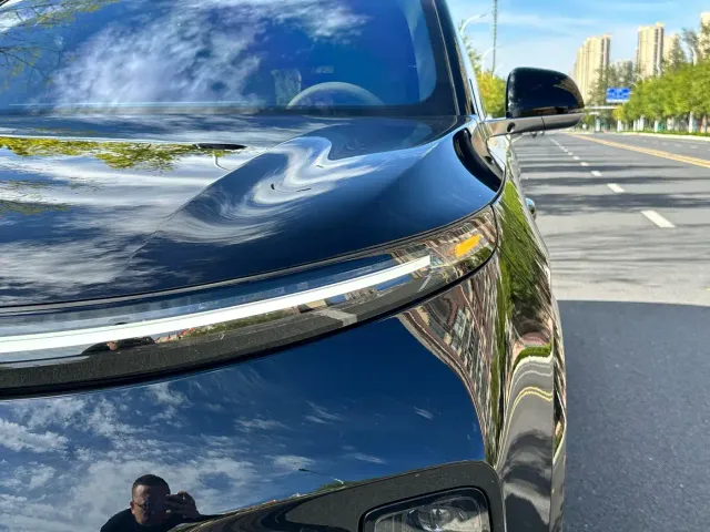 Li Auto L8 — Фото автомобиля 15